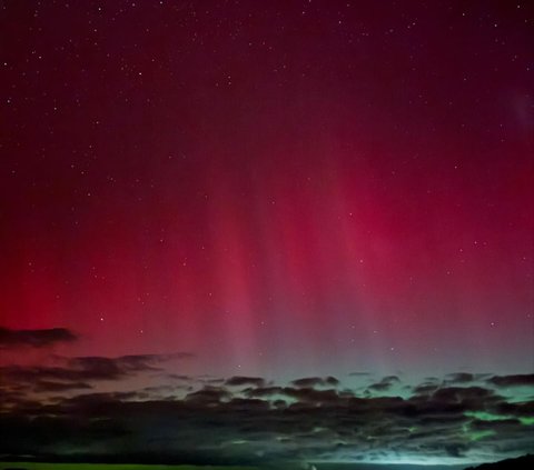 Menakjubkan! 10 Foto Nana Mirdad dan Andrew White Melihat Penampakan Aurora Langka di New Zealand