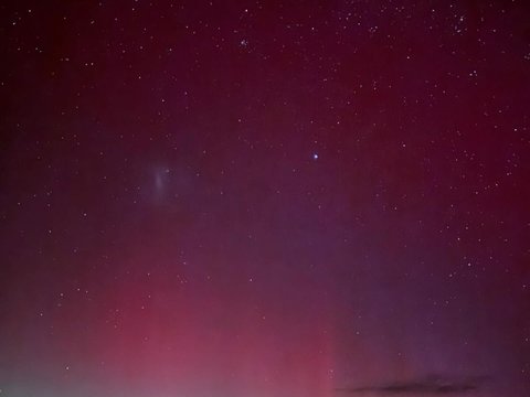 Menakjubkan! 10 Foto Nana Mirdad dan Andrew White Melihat Penampakan Aurora Langka di New Zealand