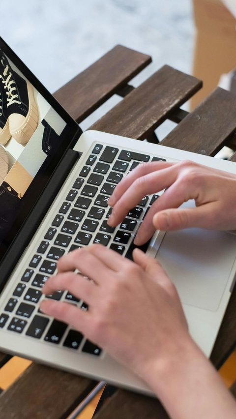 Rekomendasi ide bisnis online berpeluang tinggi yang cocok untuk anak muda.