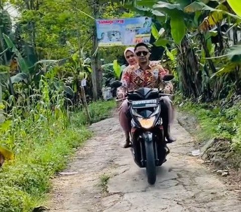 10 Portraits of Hengky Kurniawan Attending a Wedding of a Million People on a Motorcycle