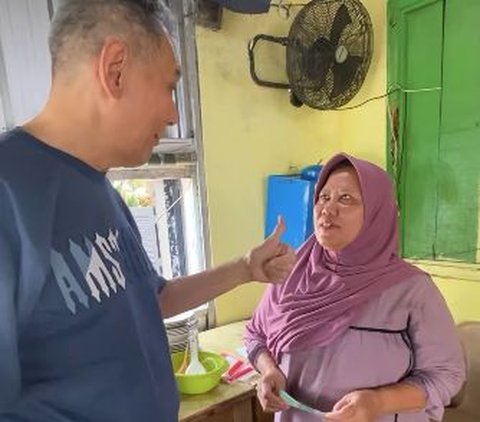 ⁠Lapar Berat, Bos Jalan Tol Jusuf Hamka Lahap Makan Jengkol-Tempe-Oncom di Warung Pinggir Jalan