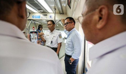 Sebelum meninggalkan lokasi acara, Prabowo sempat menyalami Tiko yang hadir di lokasi. Saat bersalaman, Prabowo memberikan pesan khusus ke Tiko untuk menjaga uang Republik Indonesia.<br>