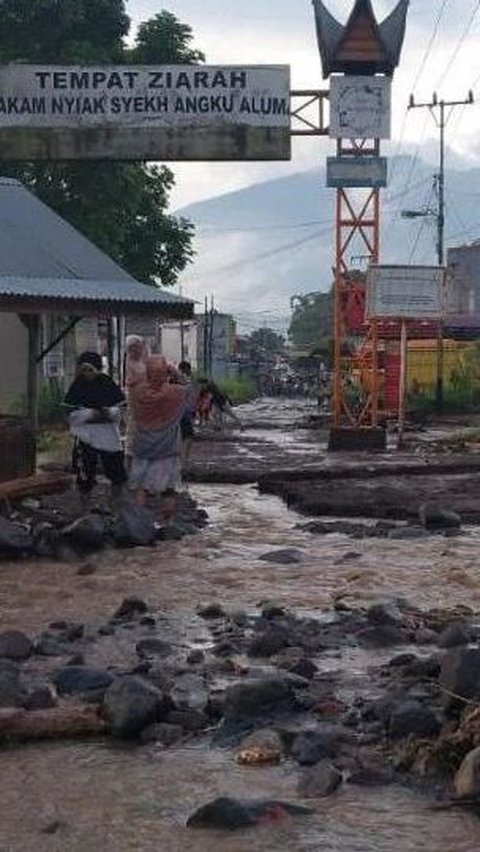 Jalan Padang-Bukittinggi Masih Putus akibat Banjir Bandang, Ini Jalur Alternatif yang Bisa Dilewati