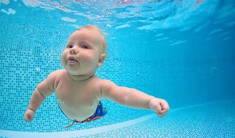 <b>Tips Aman Berlatih Berenang bagi Bayi</b><br>