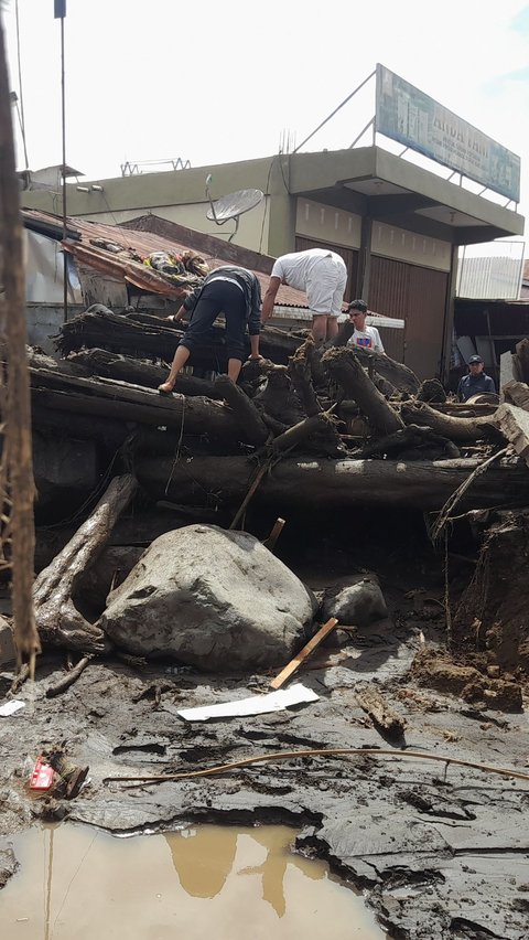 BNPB: Korban Meninggal akibat Banjir Lahar dan Longsor di Sumbar Terus Bertambah, 27 Orang Masih Hilang<br>