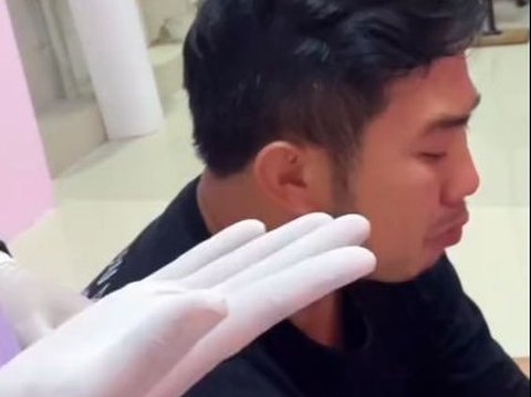 Berniat Menenangkan Istri saat Lahiran, Pria Ini Justru Lebih Panik dan Nangis Terharu Dibanding Istrinya