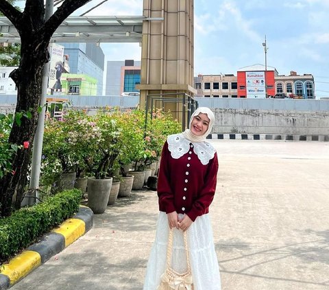 Mix and Match Maroon Outfit Makes Hijaber's Appearance Sweeter