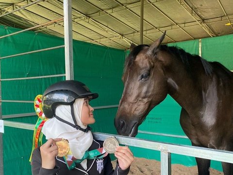 Cantik dan Berprestasi, ini Potret Aisha Anak Irfan Hakim saat Raih Medali di Kejuaraan Berkuda