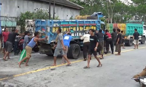 Kronologi Kecelakaan Beruntun 3 Kendaraan di Lumajang, Satu Orang Tewas