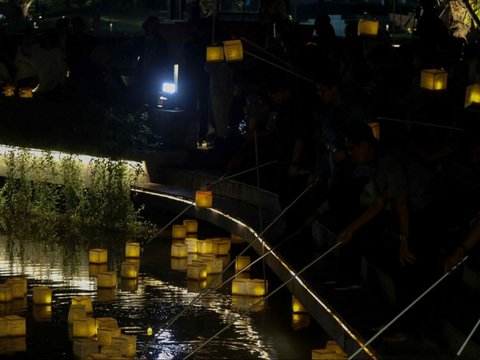 FOTO: Prosesi Walking Meditation dan Melarung Lentera Awali Dimulainya Perjalanan Ritual Thudong Jelang Waisak 2568 BE