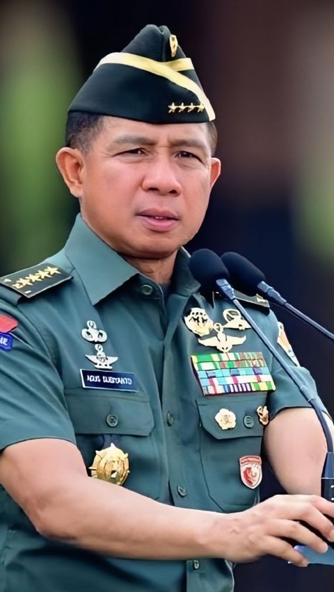 Bintang 4 di Pundak, Begini Gaya Sederhana Panglima TNI saat Ngasih Makan Kambing di Rumah