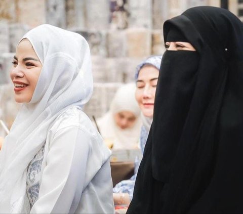 Dinar Candy Ikut Kajian Tampil Cantik Berhijab, Ummi Pipik 'Dakwah itu Merangkul Bukan Memukul'