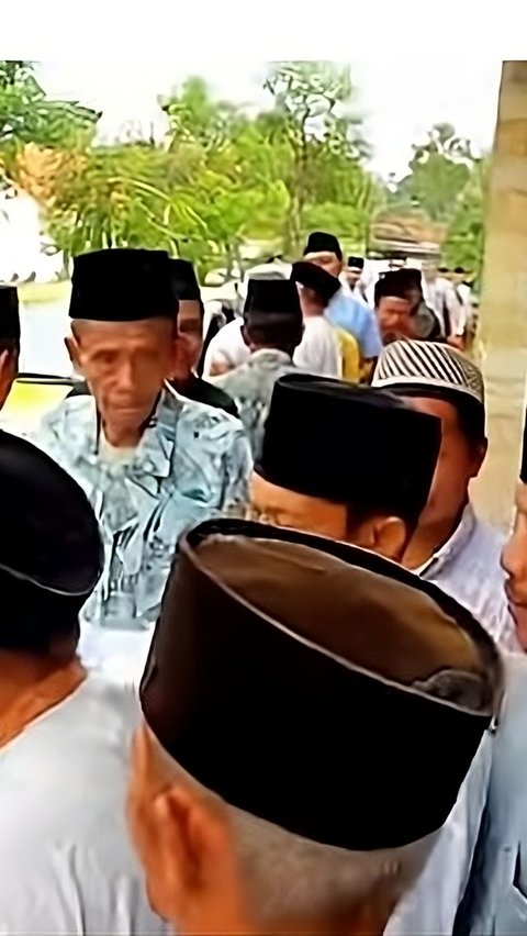 Meriah, Dijemput 60 Mobil Sampai Dikawal Polisi Momen Kades Pulang dari Umroh