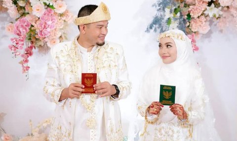 Dulu Jadi Mahasiswanya, Perempuan Ini Kini Jadi Kakak Ipar Dosennya