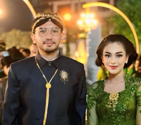 Potret Cantik Celine Evangelista saat Hadir di Acara Mangkunagaran Keraton Surakarta, Tampil Menawan Kenakan Kebaya Hijau