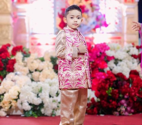 Potret Ganteng Raja Alwi, Adik Ipar Putri Isnari yang Selalu Berhasil Mencuri Perhatian