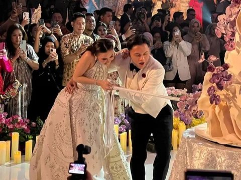 10 Intimate Photos of Mahalini and Rizky Febian After Officially Getting Married, Continuously Showing Affectionate Hugs