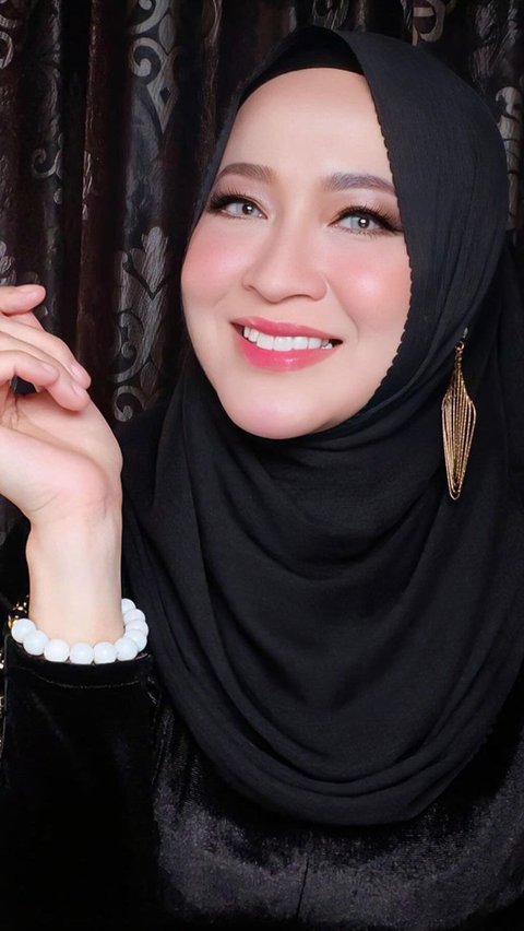 Appear Different with All-Pink Makeup, Okie Agustina is Praised as Arab Bule