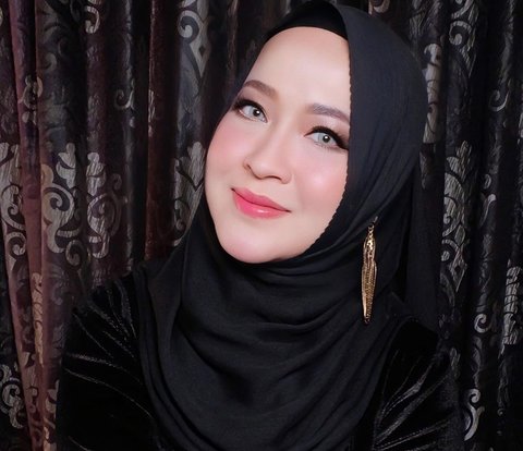 Stand Out with an All-Pink Makeup Look, Okie Agustina Is Praised for Resembling an Arab Beauty