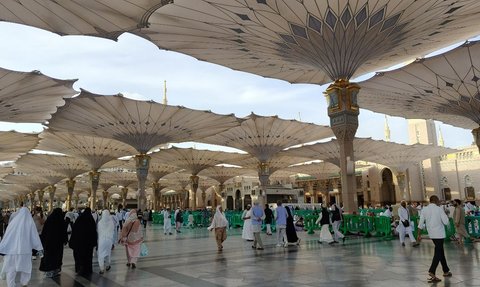 Kemegahan Masjid Nabawi Buat Heppy dan Hari Bergetar hingga Tak Henti Menangis