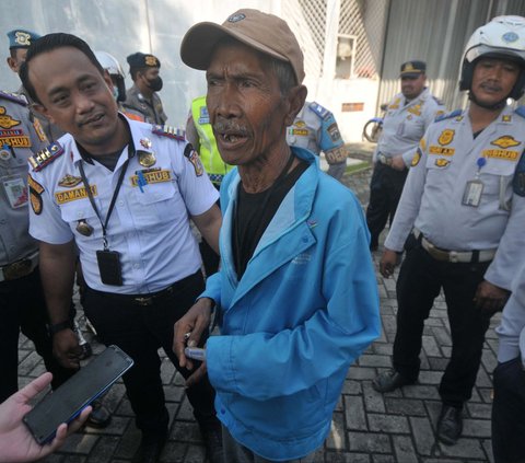 FOTO: Awas, Jukir Liar Minimarket yang Masih Bandel Bisa Dipenjara dan Didenda Rp20 Juta