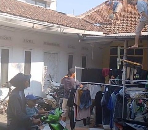 Child Takes Kite on the Roof, Can't Come Down, Causes a Stir in the Village