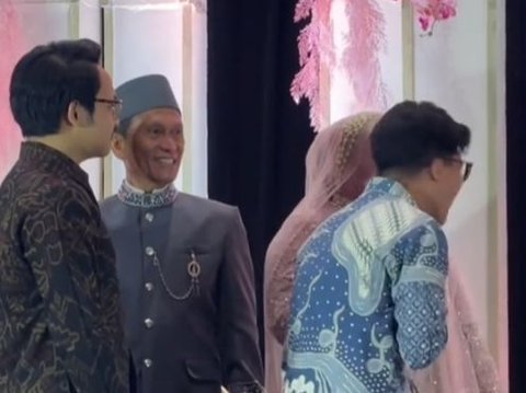 Heart-wrenching Moment When a Man Attends His Ex's Wedding, Not Destined Despite Being Besties with Her Parents