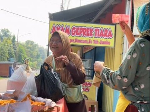 Sad, Grandma Egg Seller Cheated with Fake Rp100 Thousand Money, Gives Genuine Money as Change to Buyer
