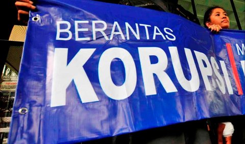 Dia juga memerintahkan K selaku Pejabat Pelaksana Teknis Kegiatan (PPTK) dan MAS selaku Bendahara Pengeluaran untuk mengajukan ke Bank Riau.