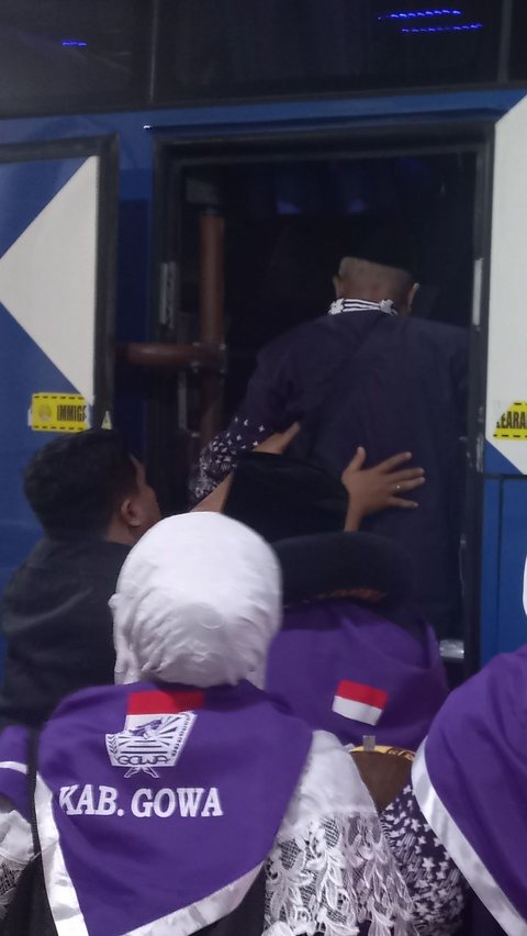 Pesawat Sempat Bermasalah dan RTB, Jemaah Haji Kloter 5 Makassar Kembali Diterbangkan ke Tanah Suci