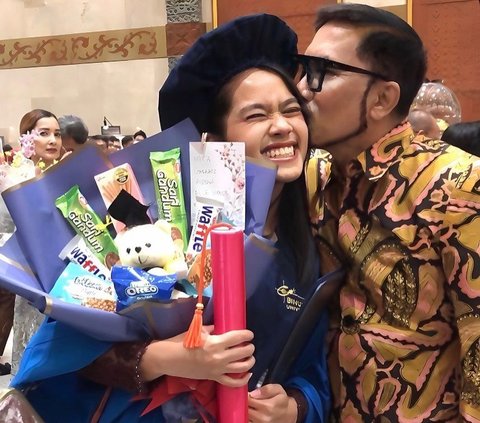 Cantik dan Punya Suara Merdu Seperti Sang Papa, Potret Aisyah Putri Kedua Yana Julio yang Jarang Tersorot Publik