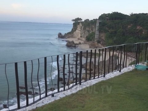 Latest Portrait of Vila Maia Estianty that has Just Been Renovated After Its Cliff Collapsed, Sultan-like View