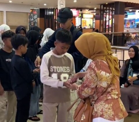 Viral Guru Ajak Muridnya ‘Study Tour’ ke Mal, Hasil Menabung selama 1 Semester