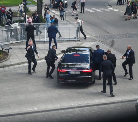FOTO: Detik-Detik Mencekam PM Slovakia Diberondong Tembakan, Ini Tampang Pelakunya