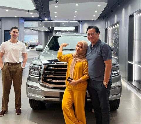Wow! Verrell Bramasta Gives a Luxury Car Worth Billions of Rupiah to Step Mother