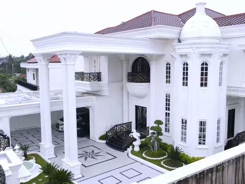 Boiyen Melongo Melihat Rumah Mewah Dini Nurdiyantini si Bos Daster 'Walaupun Cuannya Tipis'