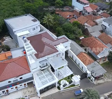 Boiyen Melongo Melihat Rumah Mewah Dini Nurdiyantini si Bos Daster 'Walaupun Cuannya Tipis'