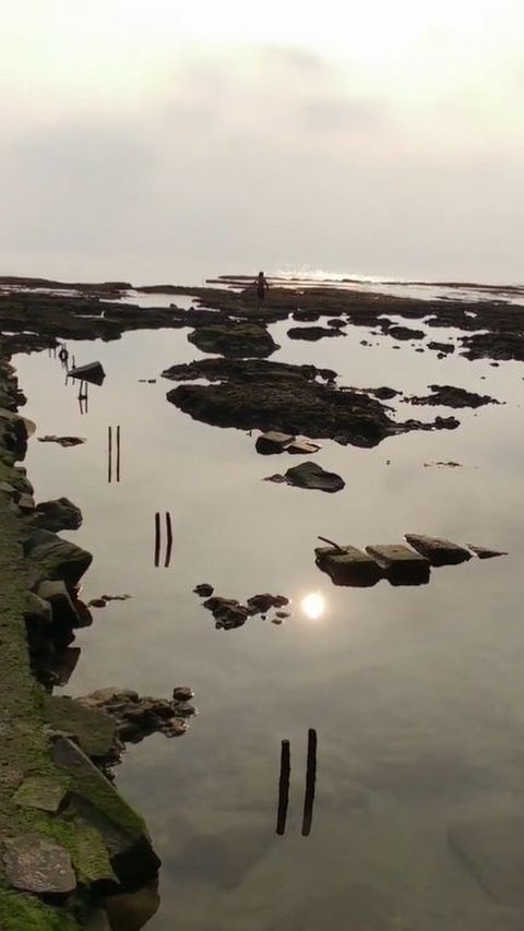 Sisi Lain Pantai Anyer Serang, Ada Vila Terbengkalai di Pinggir Laut dengan Pemandangan Indah