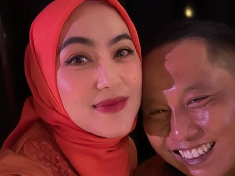 Potret Cantik Diyan Istri Pelawak Narji, Mantan Pramugari yang Kini Nikmati Perannya Sebagai Istri dan Ibu dari Tiga Anak