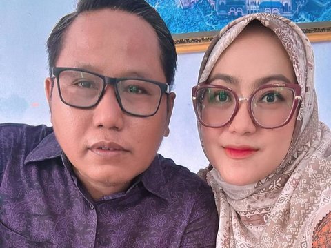 Potret Cantik Diyan Istri Pelawak Narji, Mantan Pramugari yang Kini Nikmati Perannya Sebagai Istri dan Ibu dari Tiga Anak