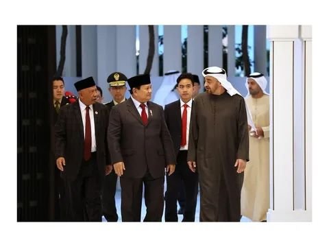 Emir of Qatar's Surprised Reaction When Prabowo Introduces Gibran as Vice President