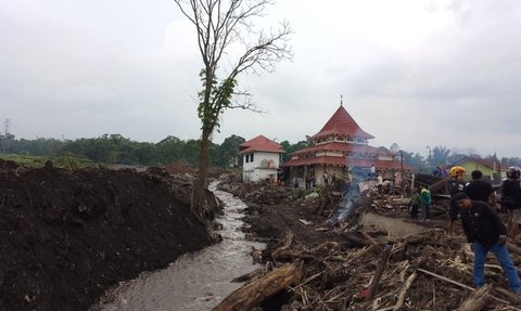Viral Masjid di Sumbar Tetap Kokoh Setelah Diterjang Banjir Lahar Gunung Marapi