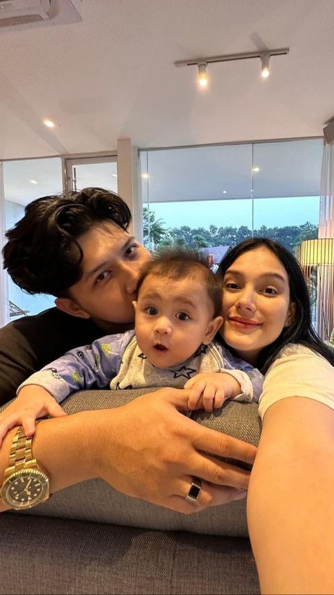 Gugat Cerai Aditya Zoni, Ini Foto Yasmine Ow Mengasuh Baby Zayn Enver yang Tampan dan Berwajah Bule <br>