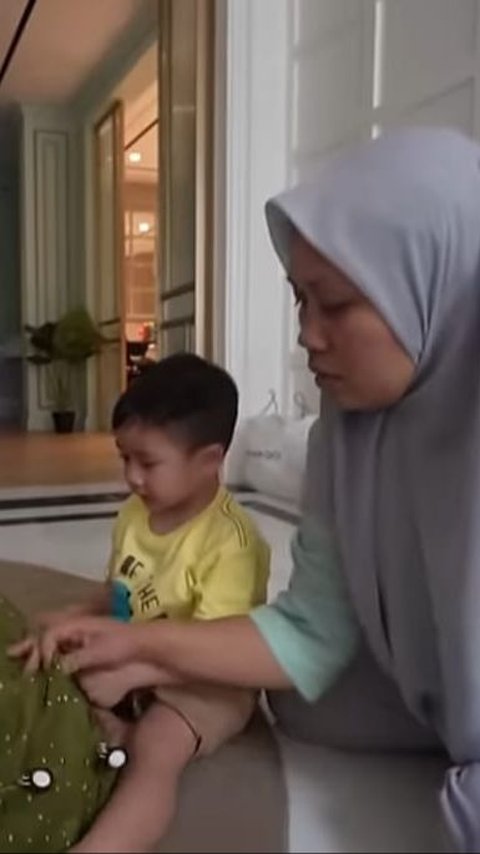 Bongkar Isi Tas Sekolah Rayyanza, Sus Rini 'Ini Spidermannya Gizi Buruk, Tuh Kasihan'