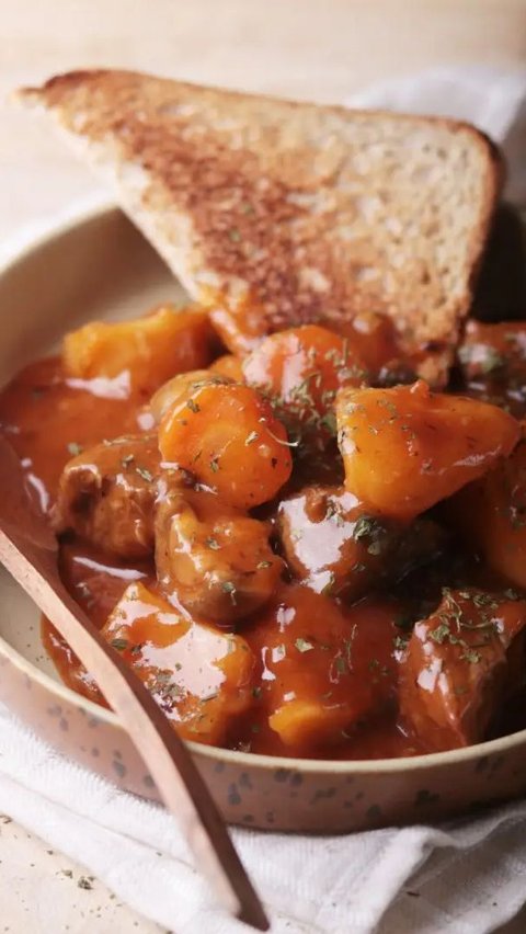 <b>1. Beef Bourguignon</b>