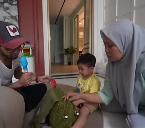 Bongkar Isi Tas Sekolah Rayyanza, Sus Rini 'Ini Spidermannya Gizi Buruk, Tuh Kasihan'