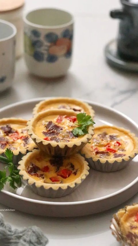 <b>2. Salted Egg & Beef Quiche</b>