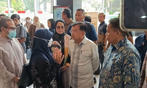 Ruang Sidang Langsung Riuh Tepuk Tangan Saat JK Beri Pembelaan Untuk Terdakwa Korupsi Karen Agustiawan