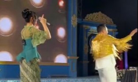 King Nassar Nyanyi Lagu 'Seperti Mati Lampu', Ibu Negara Nonton Sambil Joget Santai