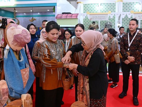 Kepincut, Ibu Negara Beli Batik dan Gelang dari UMKM Mitra Binaan Pertamina